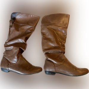 Report Knee-high Flat Boots